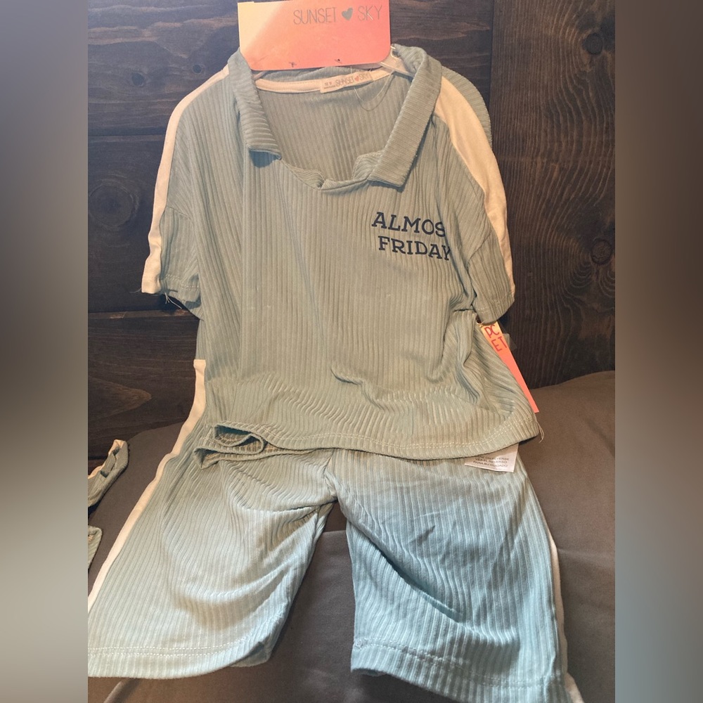 Size 7/8, 2 piece set,nwt, sunset sky brand